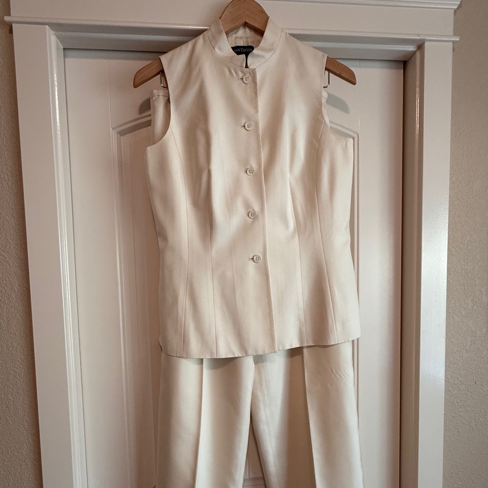 Elegant Silk Women's Pantsuit (Top Size 6 / Pants Size 8)
